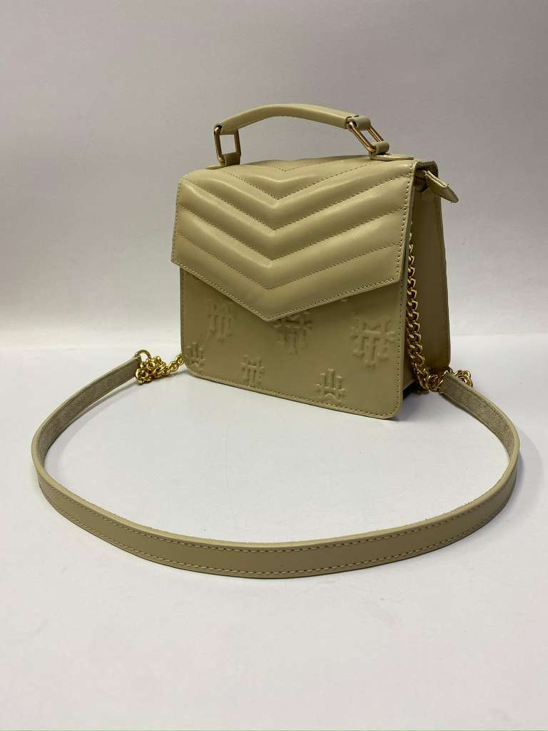 Women’s clutch 350.00$