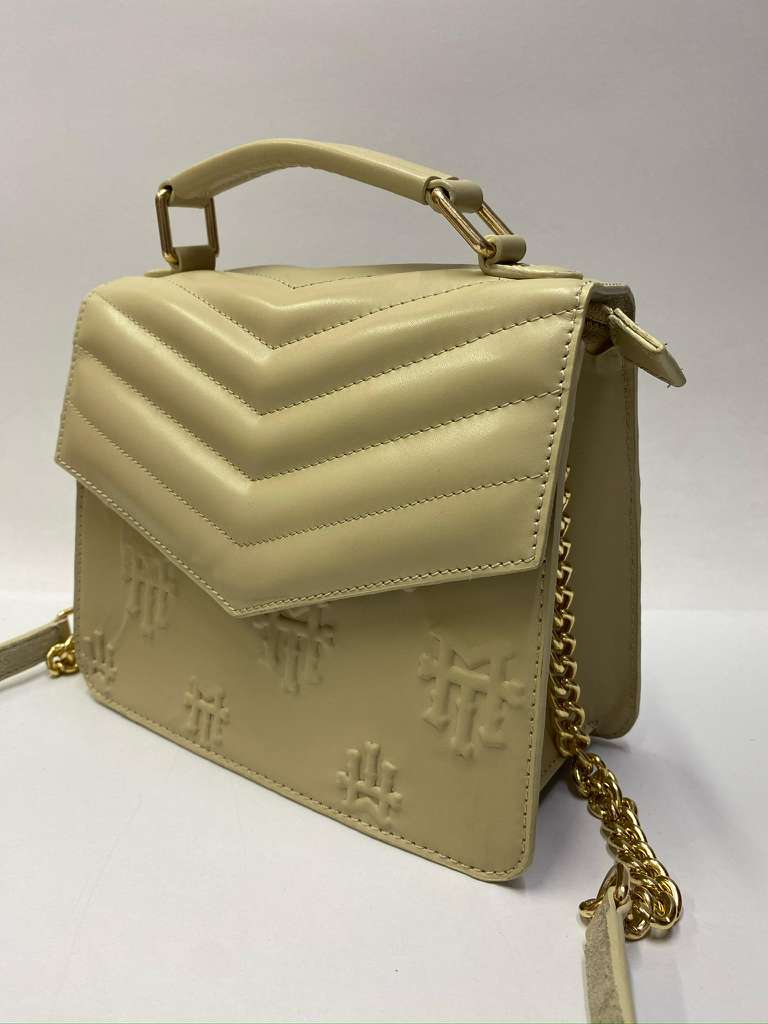 Women’s clutch 350.00$